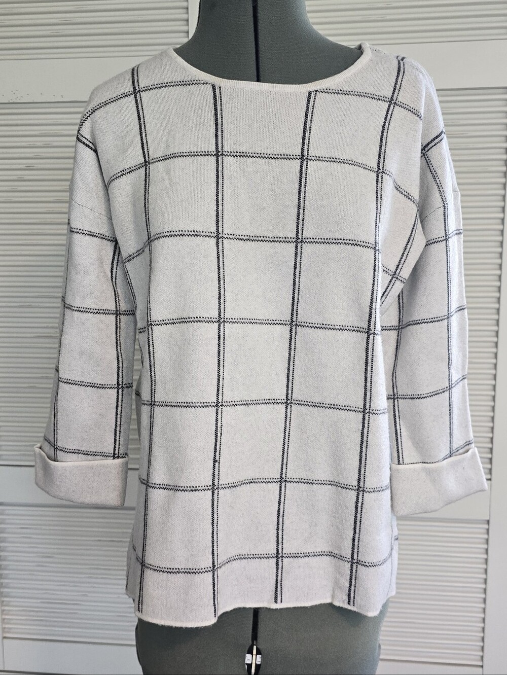 Tahari Cream and Black Windowpane Knit Top